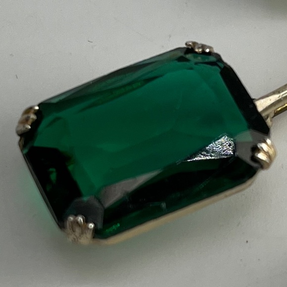 Coro, Sterling, Green Gem flower Brooch/pin. Silver tone. - Picture 10 of 10
